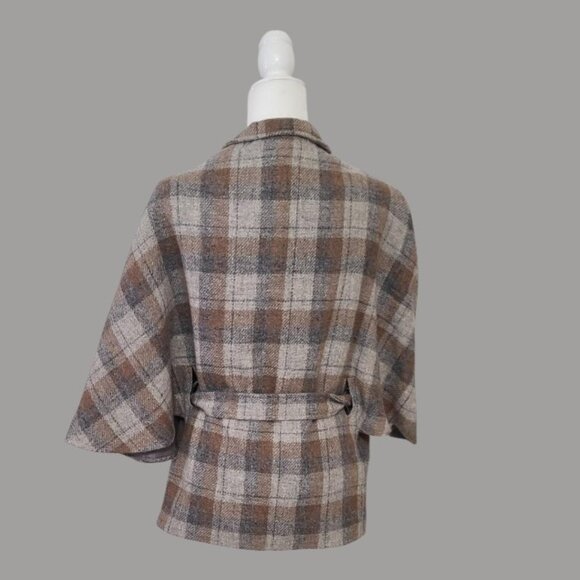 BOYNE VALLEY WEAVERS Plaid Wool Jacket/Cape – Made in Ireland, Pure Elegance! - Picture 4 of 7